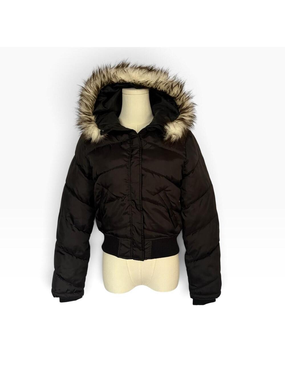 Vintage Forever 21 black puffer jacket with faux fur hood #winterjacket #puffer